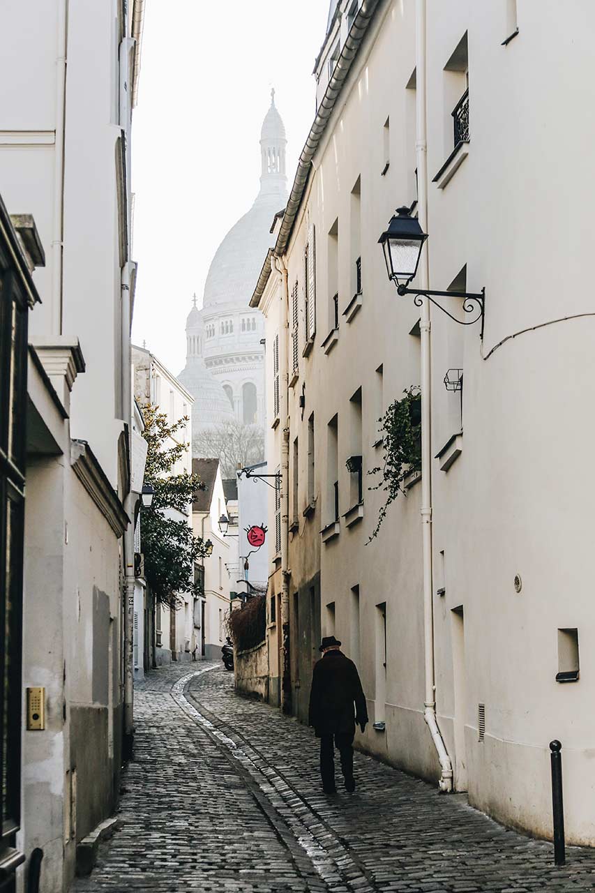 quiet streets of montmartre on a city trip