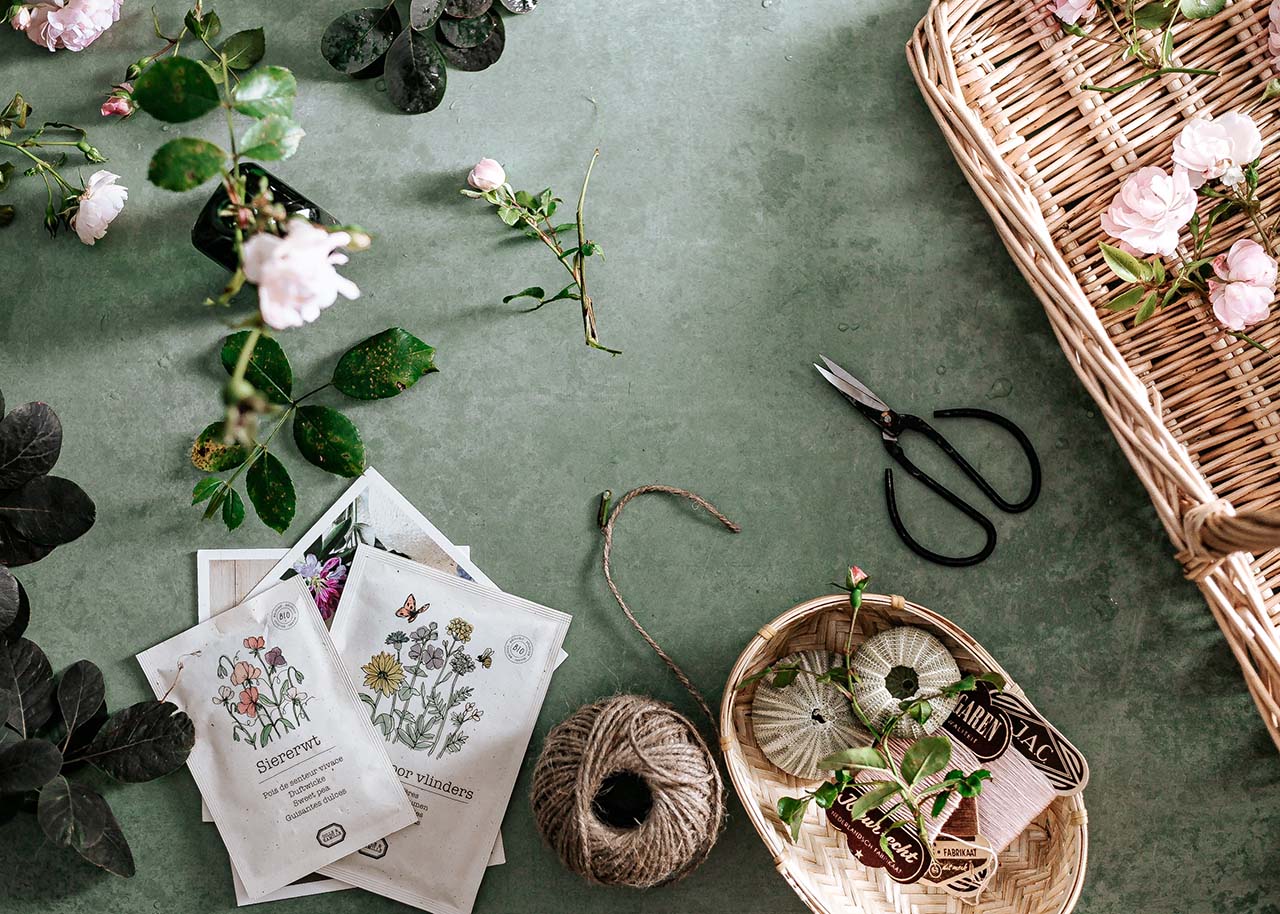 slow living in spring - creativity with flowers